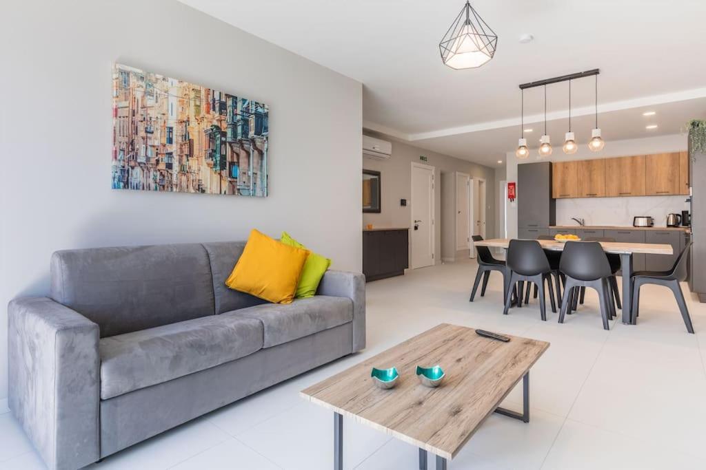 Exquisite Modern Luxury Apt In Central Malta - Walking Distance To The Restaurants & Night Life Is-Swieqi Buitenkant foto